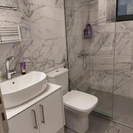 Baso Hilltop 3 Апартаменты